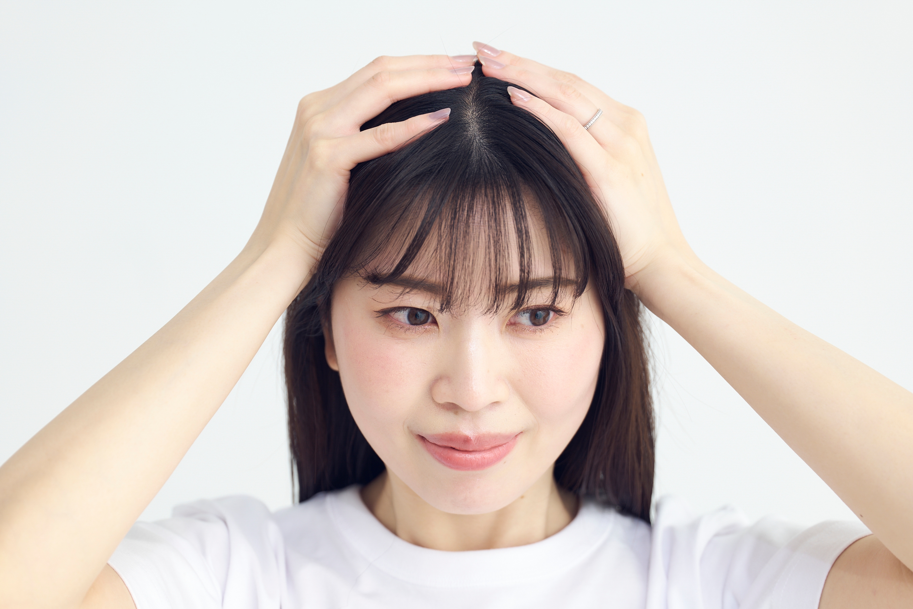 白髪予防、頭皮マッサージ、白髪、白髪対策、ヘアケア、30代の白髪ケア