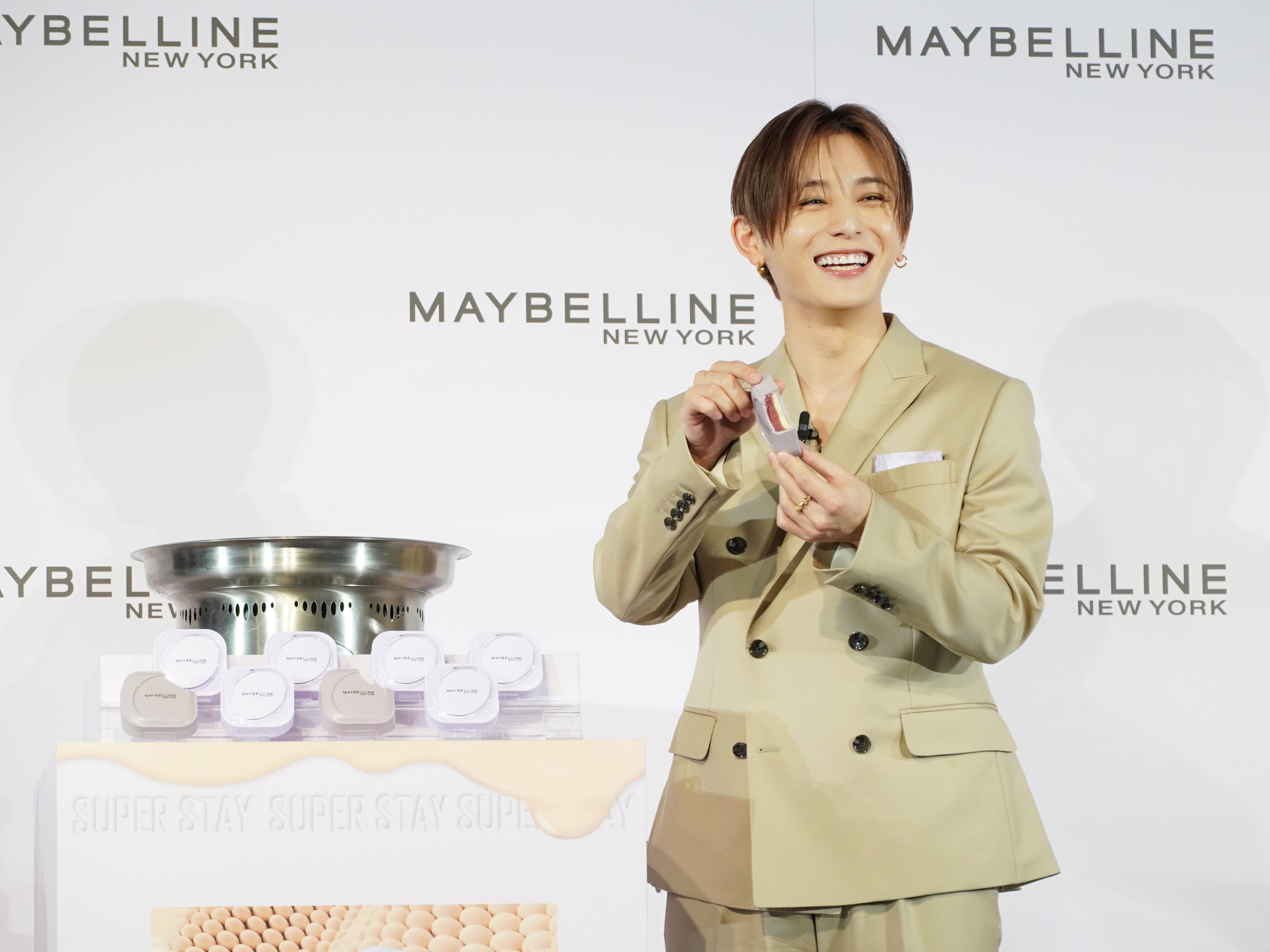 Hey! Say! JUMP 山田涼介さん MAYBELLINE NEW YORK（メイベリン ニューヨーク）「SP ステイ クリームパクト ファンデーション」笑顔