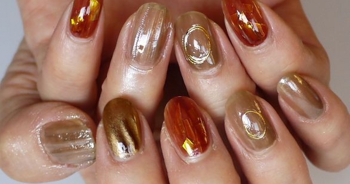 100均活用 まるでジェル 簡単ブラウンニュアンスネイル マキアオンライン Maquia Online