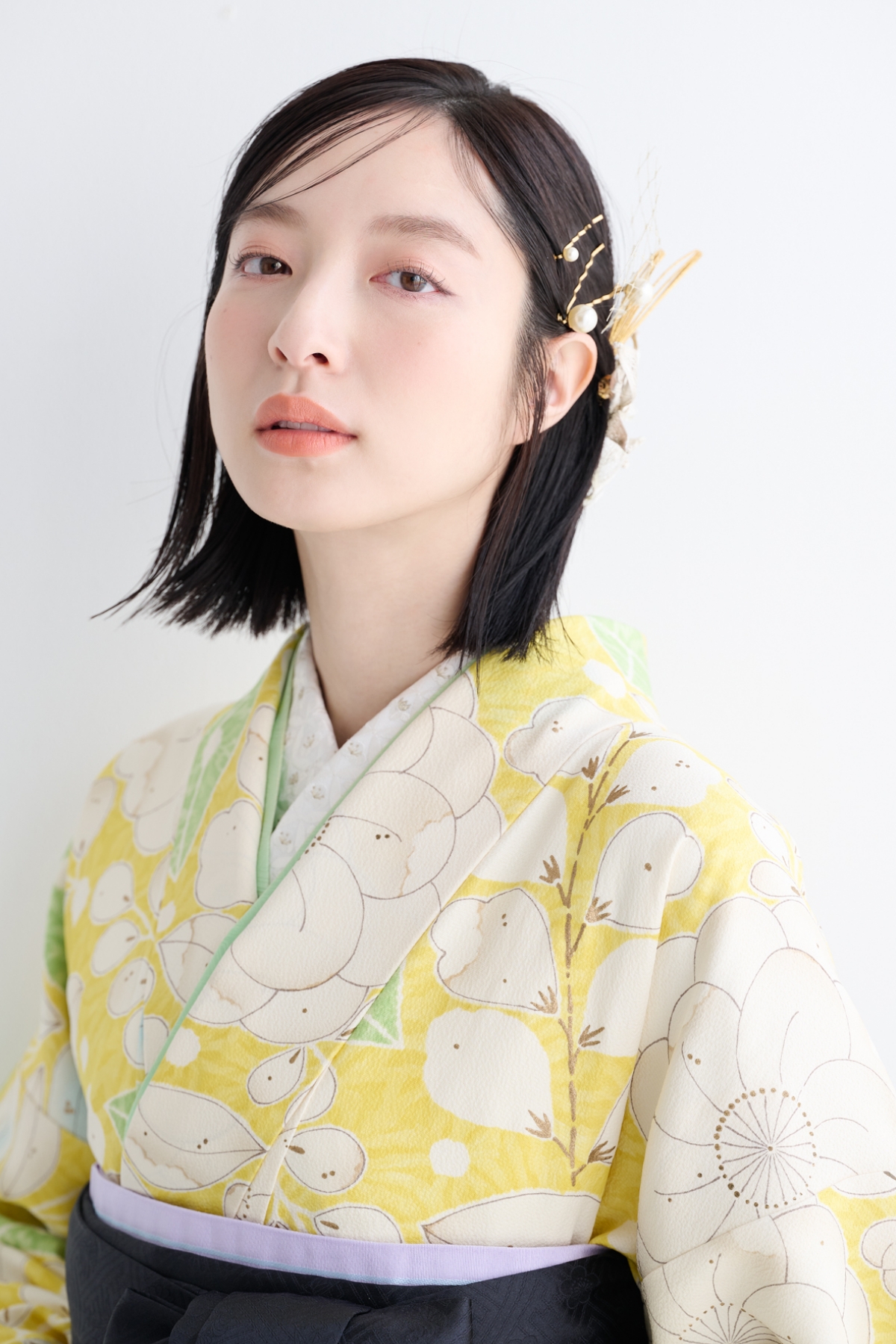 【卒業式袴ヘアアレンジ・ミディアム➀】煌めくパールがアクセントの簡単サイドねじり