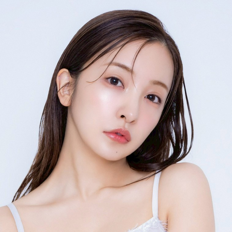 板野友美