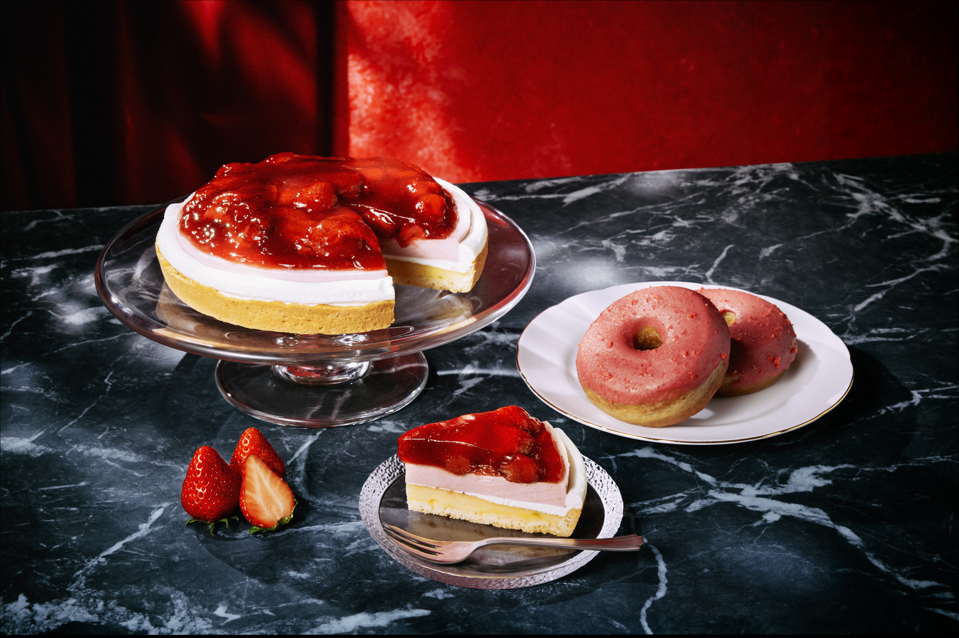 スターバックス　ストロベリータルト　ストロベリードーナツ