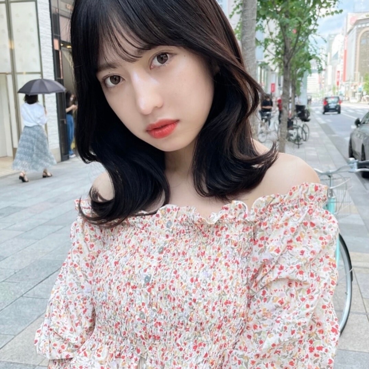 大人の韓国風ヘア 上品でナチュラル 前髪ありミディアムスタイルは 顔周りレイヤー がカギ マキアオンライン Maquia Online 大人の韓国風ヘア 上品でナチュラル 前髪ありミディアムスタイルは 顔周りレイヤー がカギ マキアオンライン Maquia Online