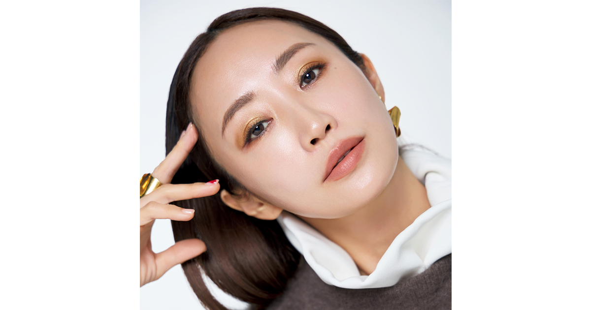 神崎 恵さん特集】愛用コスメやメイクテクなど、神崎さんの最新美容を