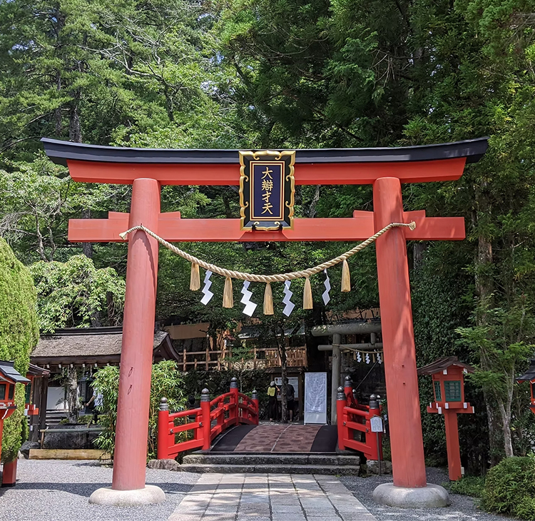 奈良県　天川大辨財天社　鳥居　開運　ご利益　パワースポット