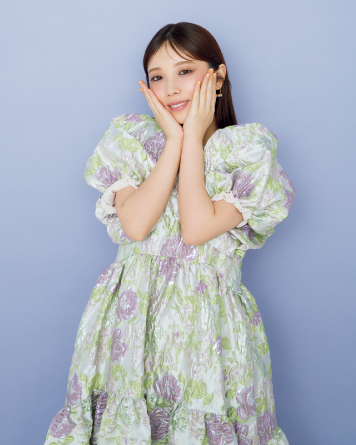 与田祐希さん、今気になるメイクは「透け感リップとパープルアイ」。リピ買いコスメもご紹介！