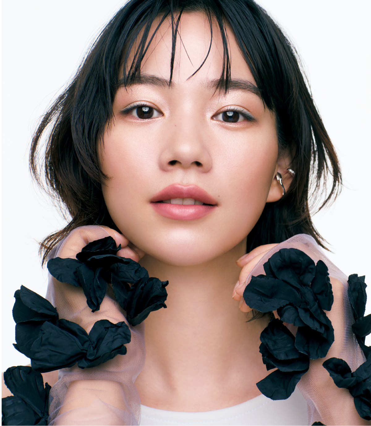 のん マキア 表紙