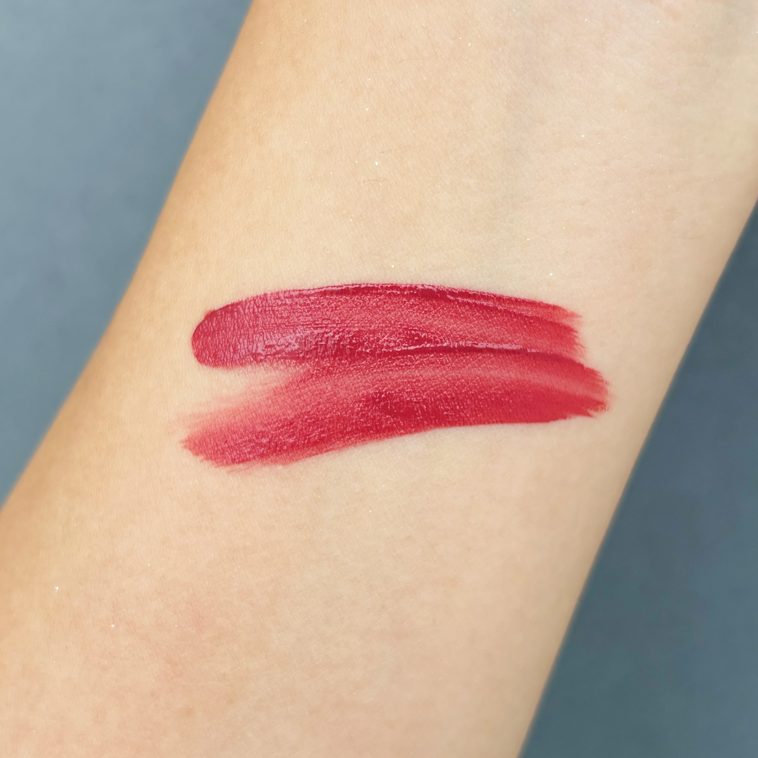 MAQUIAベストコスメ2025下半期 ブルベ夏 ルージュ アリュール リクィッド ヴェルヴェットのスウォッチ