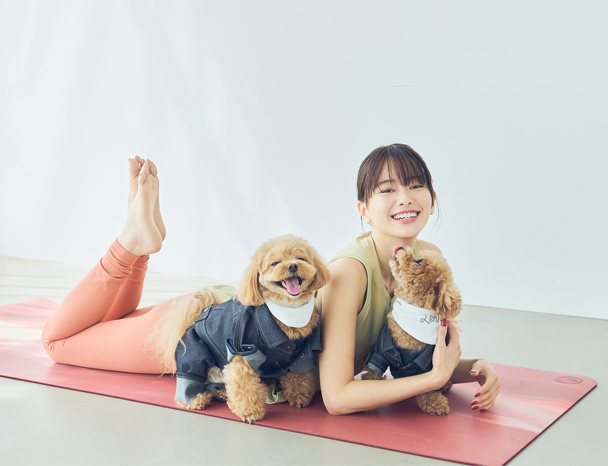 山本舞香さんが愛犬「シェリ」と「レニ」ともっと仲良く♡ vol.1