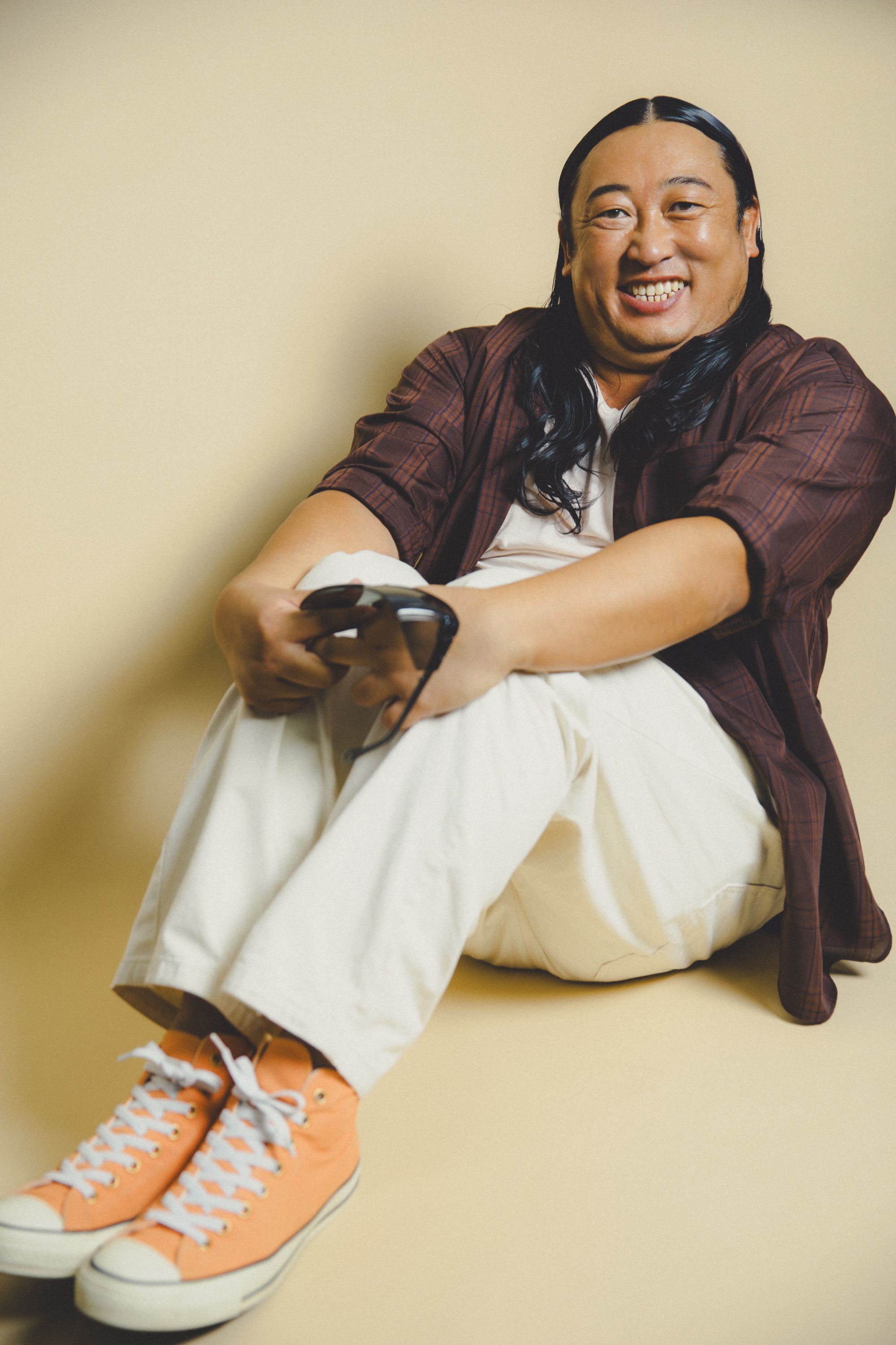 マキア　ロバート　秋山竜次　クリエイターズ・ファイル　インタビュー　全身