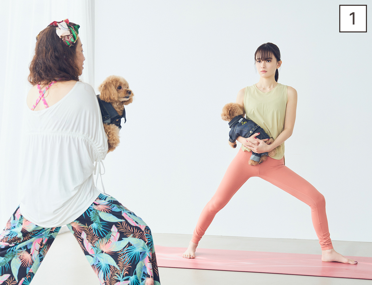 ドッグヨガ　戦士のポーズ①