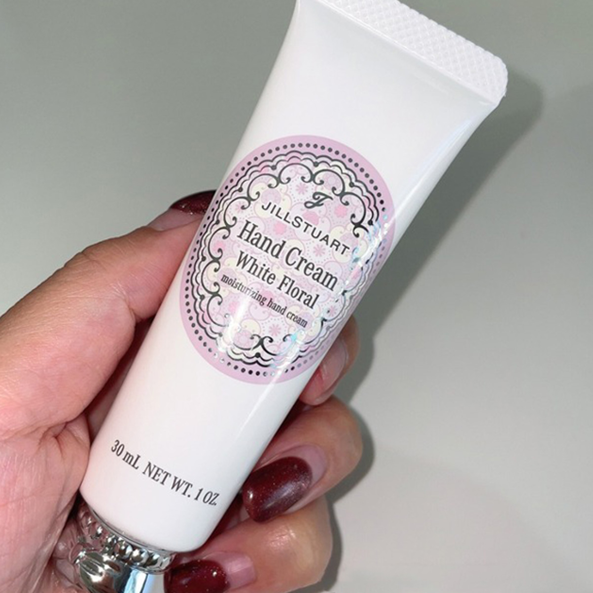 プレゼントにおすすめのハンドクリーム ジルスチュアート　ホワイトフローラル　ハンドクリーム