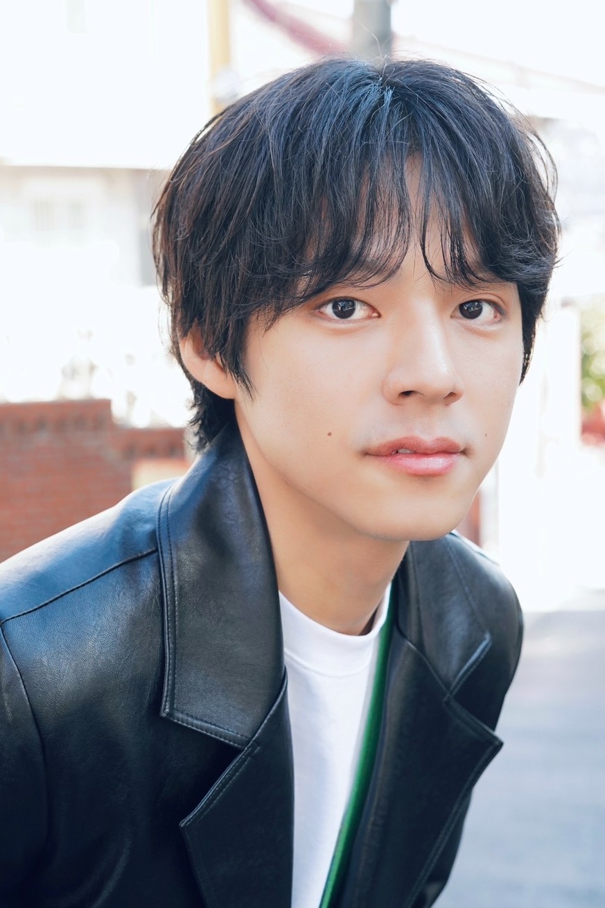 ウォンビン（RIIZE）風　髪型　ヘアスタイル　ほつれパーマ×マッシュウルフヘア　正面