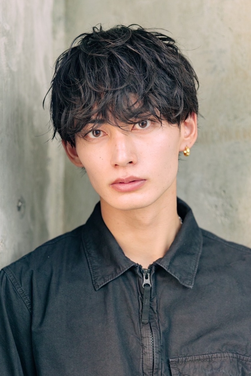 V（BTS）　風　髪型　ヘアスタイル　無造作タイトマッシュヘア　正面