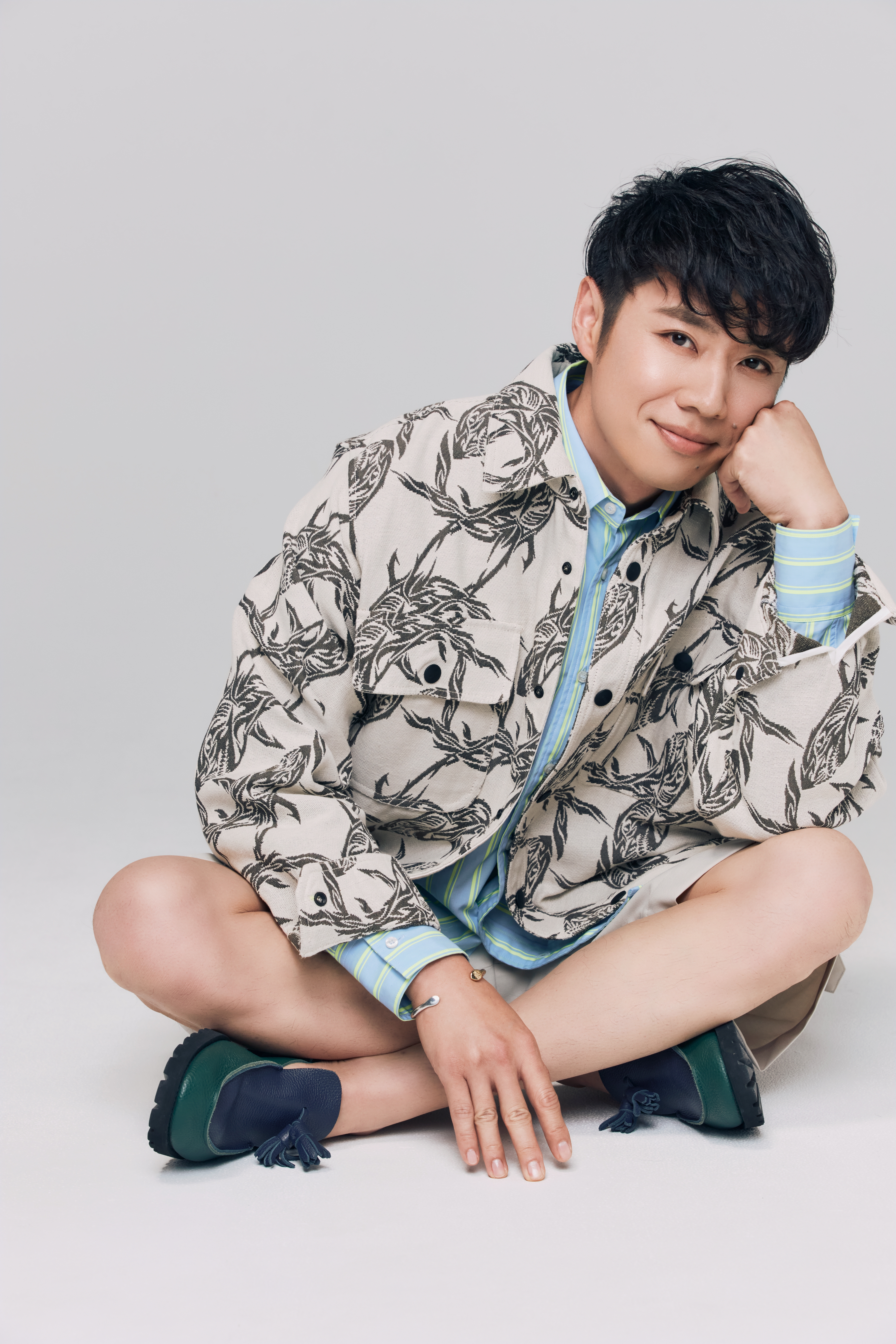 バチェラー4代目・黄 皓さんと秋倉諒子さんが魅せる　 【ジェンダーニュートラルコスメ】でHAPPYオーラ満開のメイク GALLERY_1_1