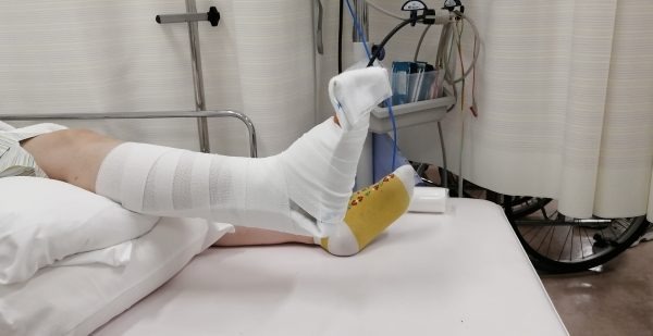 交通事故後に通院している男性