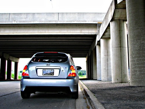 当て逃げしている車