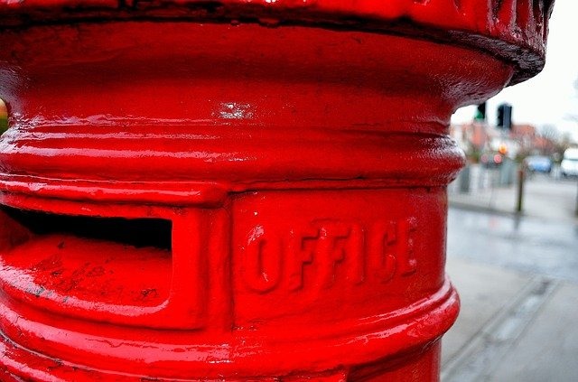 昔ながらの赤いポスト