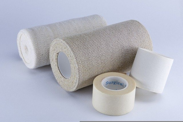 むちうちの治療に使う茶色い湿布