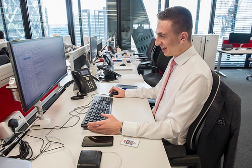 保険会社の担当者