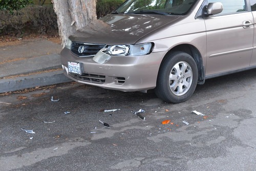 もらい事故で破損した車