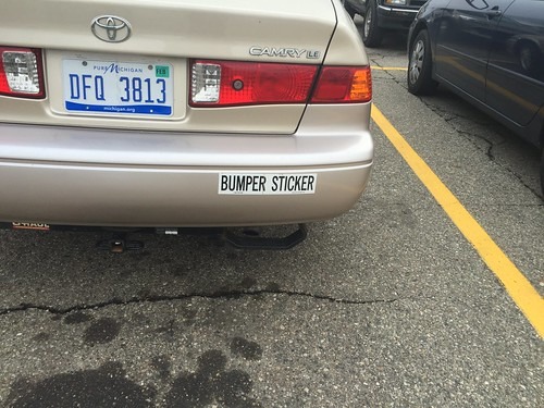 車のリアバンパー