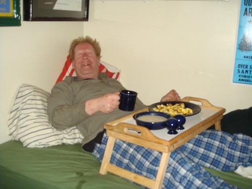 腰痛を患う男性