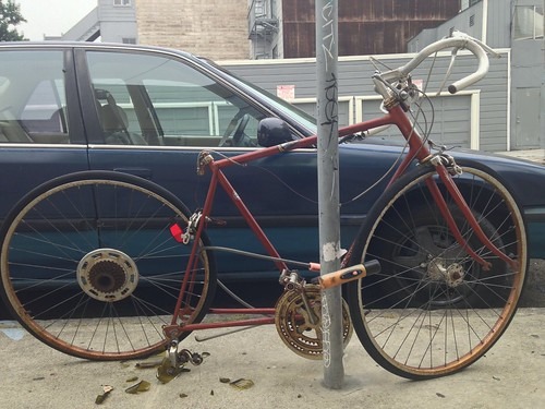 事故で破損した自転車