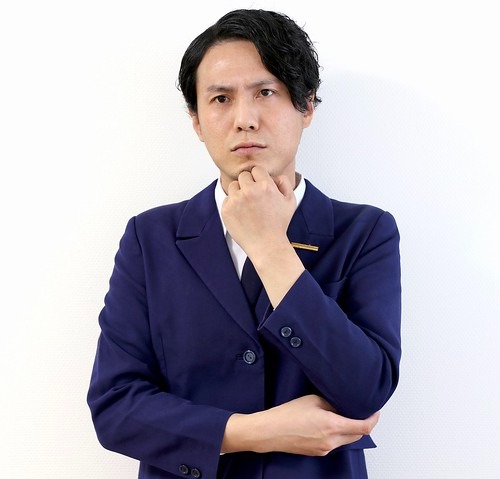 交通事故で整骨院に通うのを悩む男性