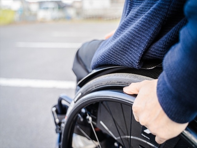 後遺障害認定された男性の車いす