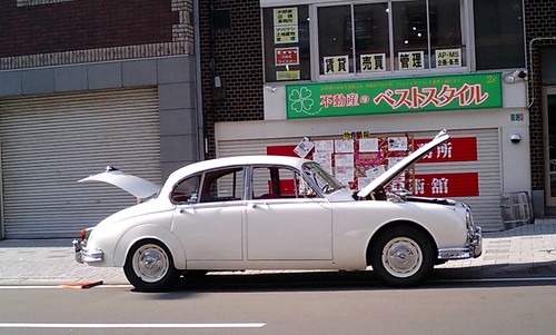 事故で故障した車