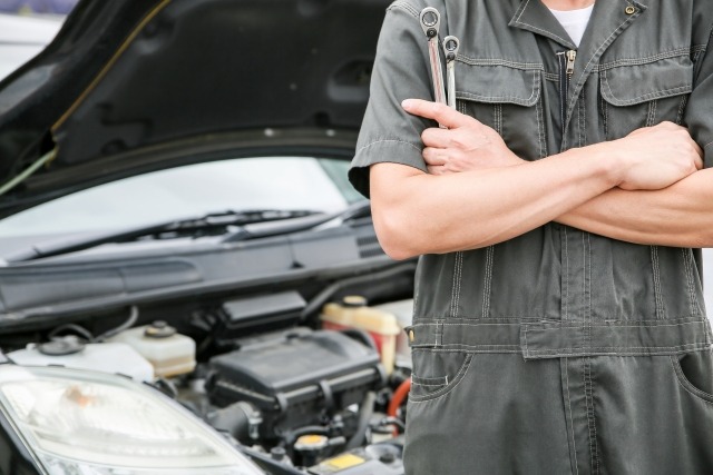 カー用品店で取り付ける様子