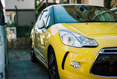 駐車している車