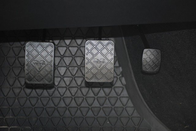 ブレーキペダル