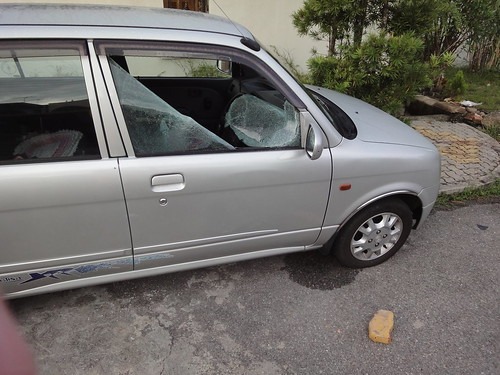 もらい事故で破損した車