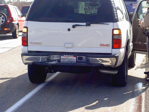 物損事故を起こして停止している車