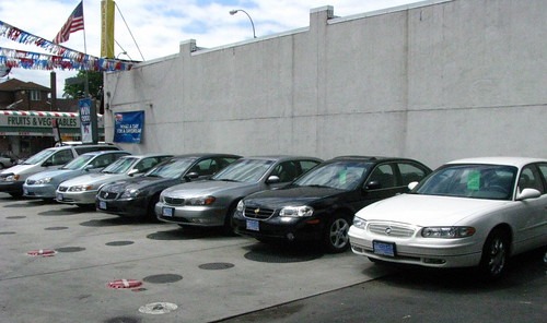 中古車販売店の展示場