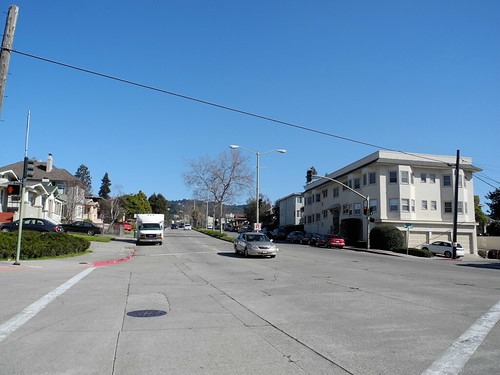 信号のない交差点