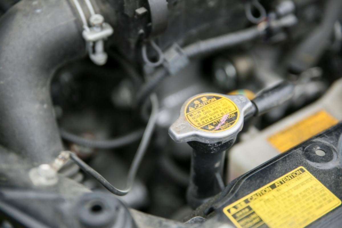 冷却水の交換時期はいつ 目安や交換方法 費用について解説