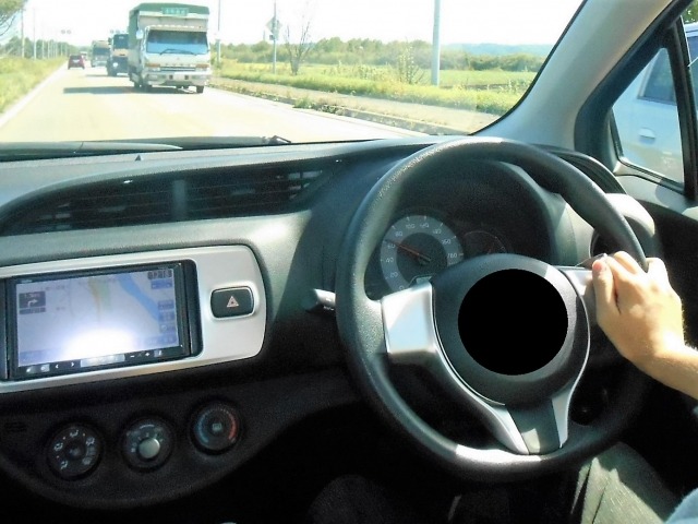 運転操作のミスにより玉突き事故を起こす