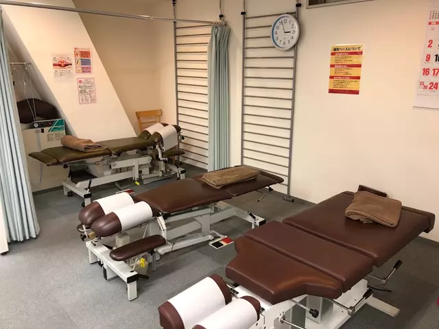 新宿西口接骨院