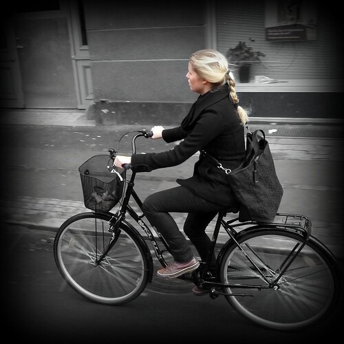 走行中の自転車