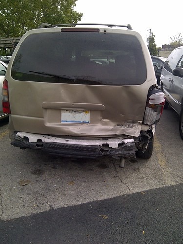 当て逃げされた車