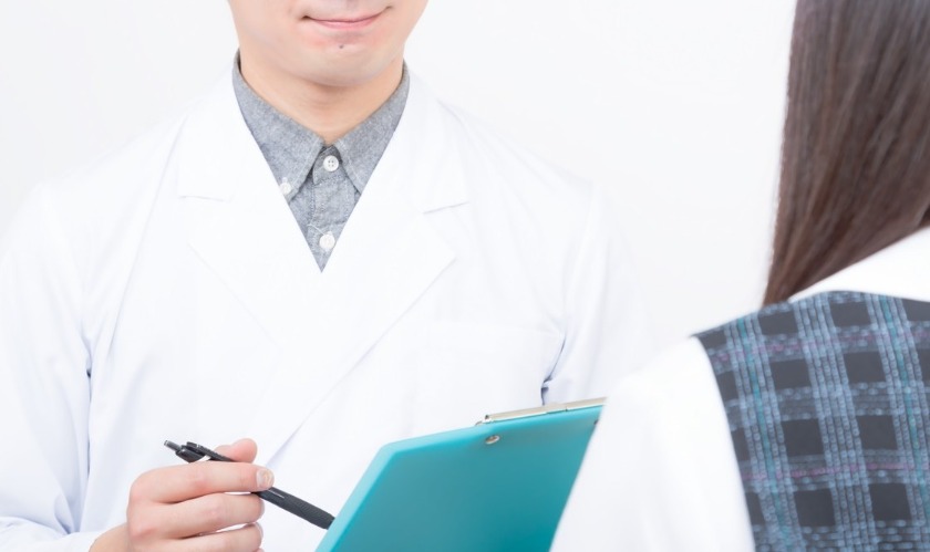 症状固定を伝える医師