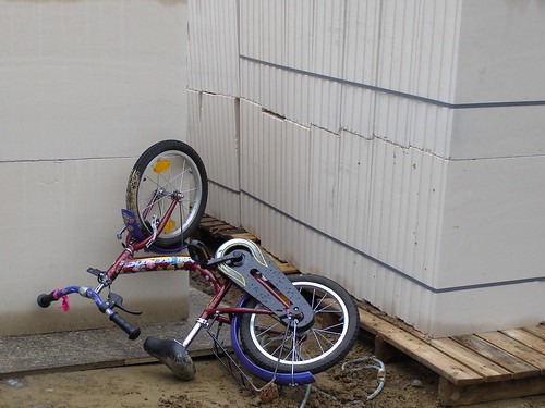 事故で転倒した自転車