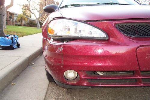 物損事故で破損した車