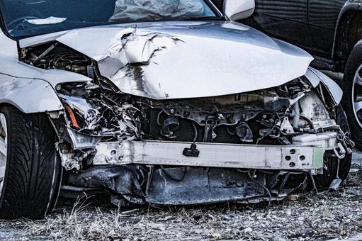 交通事故後の車