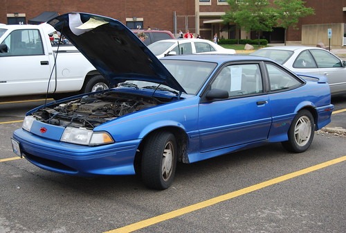 事故を起こして停止している車