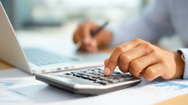 ヘルスケア（医療・介護）のM&A費用・手数料｜病院や施設が損をしないための料金ガイド