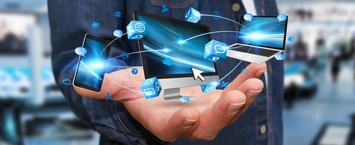 手のひらの上に広がるネットワークのイメージ図